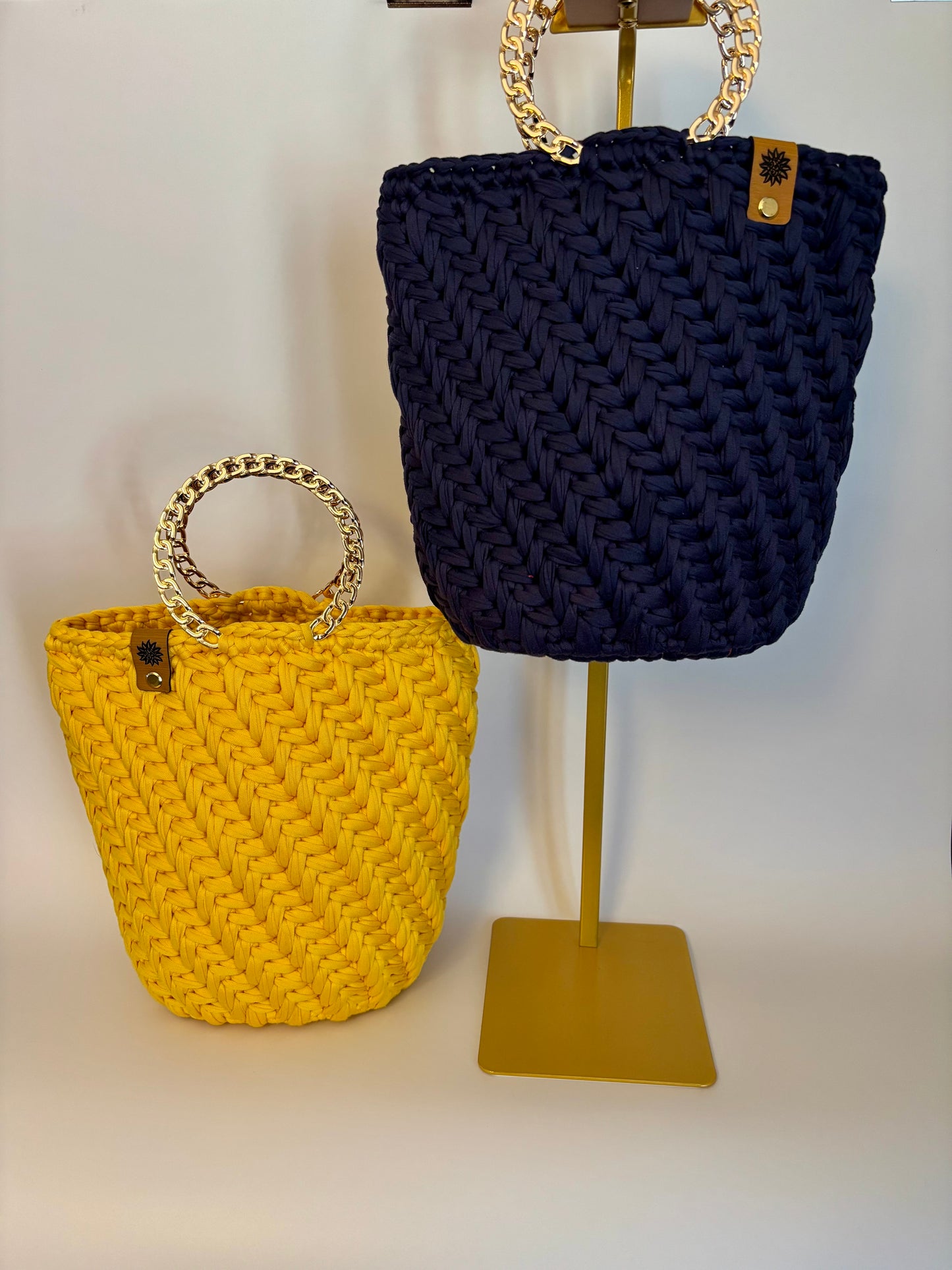 Hard handle purse